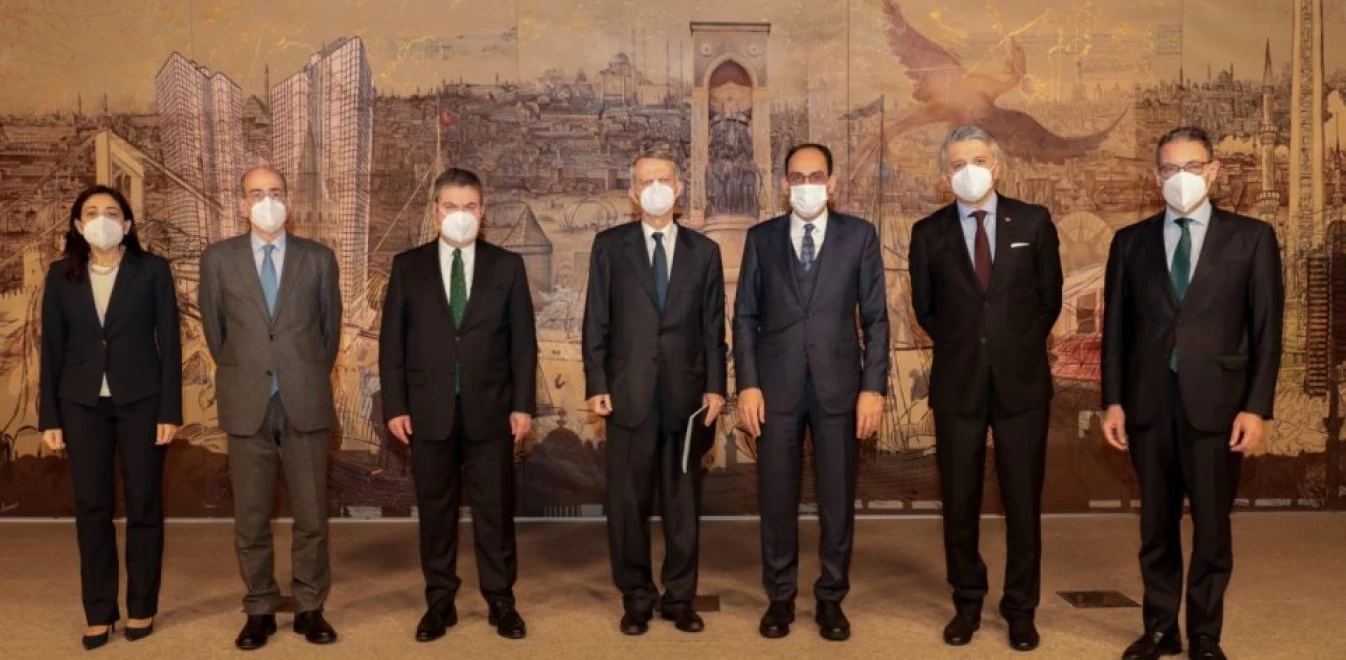 Νέος γύρος διερευνητικών επαφών σε βαρύ κλίμα